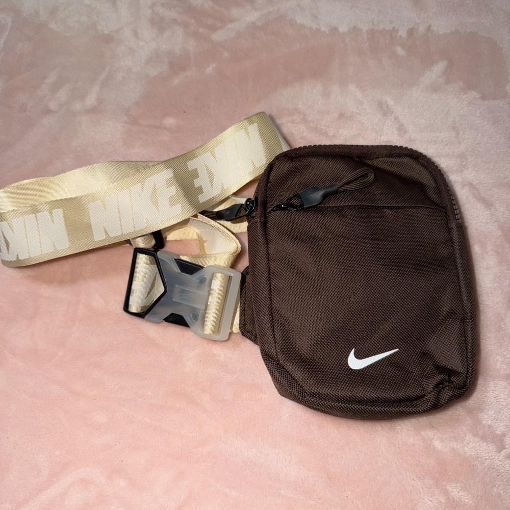 Nike Heritage Sling Fanny Pack Tan Unisex Waist Bag Adjustable Belt